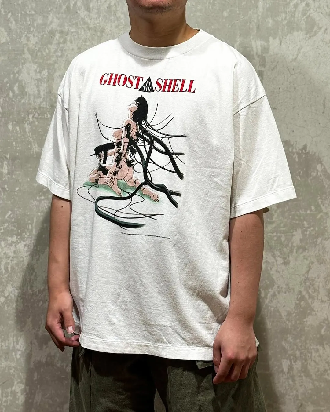 SAINT Mxxxxxx x GHOST IN THE SHELL ' GITS ' SS TEE/WHT Classic Big IP Ghost in the Shell co-branded Suzi Charge/Suzi Character TEE Off-white S-XL Cylindrical side seamless fabric 220g high gram weight OE yarn ⚠️Note: It is almost meaningless if it is not a cylindrical fabric Customized joint main mark/joint wash mark/little angel anti-counterfeiting label Original factory level printing factory Top purchasing agent level